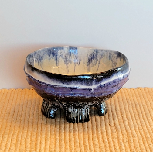 Click to view detail for SL-601 Bowl, Porcelain, 5-footed, Torn Coils & Lace $68